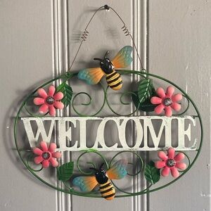 NWT- 16-1/2” Beautiful Spring Floral 🌸- Metal WELCOME Decor Sign 🐝